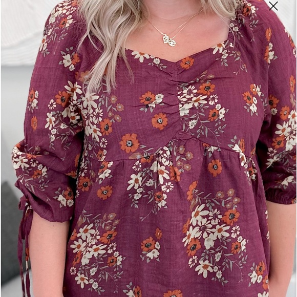 BNWT beautiful floral top by Hayden in LA - Picture 1 of 5